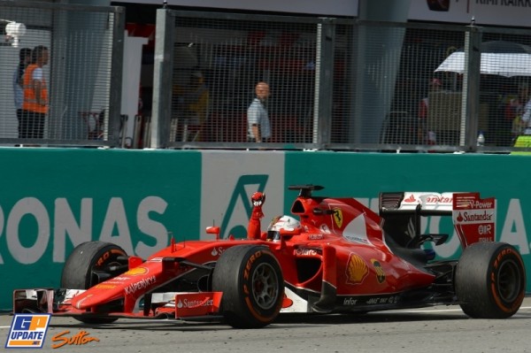 Vettel vencendo com a Ferrari, quem curti levanta a mão!! o/